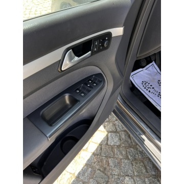 Volkswagen Touran  Minivan/Van 2011,  1.6 diesel - Na sprzedaż za 28 900 zł - Myszyniec - zdjęcie 7