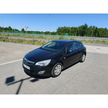 Opel Astra - 2012