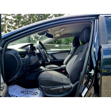 Toyota Avensis  Kombi 2017,  1.8 benzyna, automat - Na sprzedaż za 49 900 zł - Szczecin - zdjęcie 8