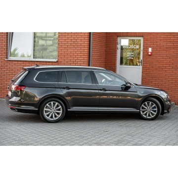 Volkswagen Passat  Kombi 2021,  1.4 hybryda, automat - Na sprzedaż za 67 900 zł - Podzagajnik - zdjęcie 3
