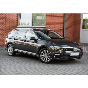 Volkswagen Passat  Kombi 2021,  1.4 hybryda, automat - Na sprzedaż za 67 900 zł - Podzagajnik - zdjęcie 2