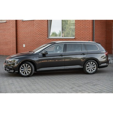 Volkswagen Passat  Kombi 2021,  1.4 hybryda, automat - Na sprzedaż za 67 900 zł - Podzagajnik - zdjęcie 9