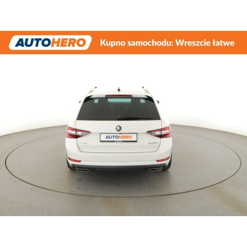 Skoda Superb  Kombi 2018,  2.0 benzyna, automat - Na sprzedaż za 83 100 zł - Warszawa - zdjęcie 6