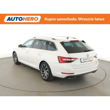 Skoda Superb  Kombi 2018,  2.0 benzyna, automat - Na sprzedaż za 83 100 zł - Warszawa - zdjęcie 4