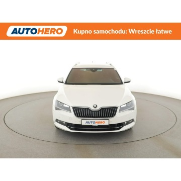 Skoda Superb  Kombi 2018,  2.0 benzyna, automat - Na sprzedaż za 83 100 zł - Warszawa - zdjęcie 11