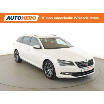 Skoda Superb  Kombi 2018,  2.0 benzyna, automat - Na sprzedaż za 83 100 zł - Warszawa - zdjęcie 10