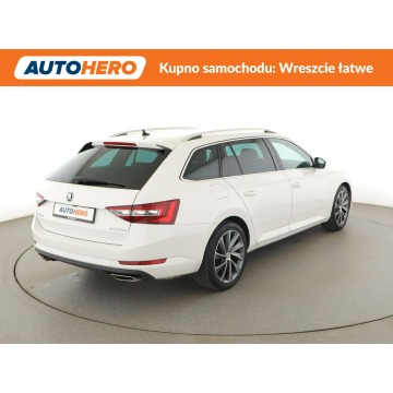 Skoda Superb  Kombi 2018,  2.0 benzyna, automat - Na sprzedaż za 83 100 zł - Warszawa - zdjęcie 7