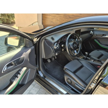 Mercedes - Benz A-klasa  Hatchback 2015,  1.6 benzyna - Na sprzedaż za 49 900 zł - Radom - zdjęcie 9