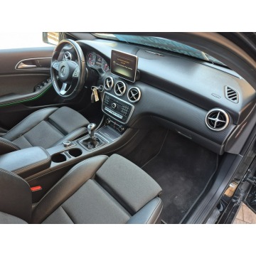 Mercedes - Benz A-klasa  Hatchback 2015,  1.6 benzyna - Na sprzedaż za 49 900 zł - Radom - zdjęcie 11