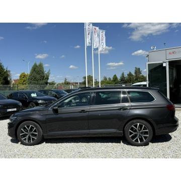 Volkswagen Passat  Kombi 2023,  2.0 diesel, automat - Na sprzedaż za 88 900 zł - Wrocław - zdjęcie 7