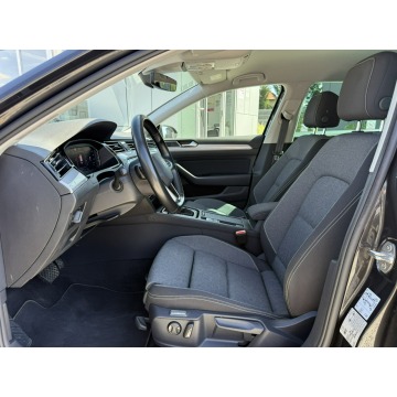 Volkswagen Passat  Kombi 2023,  2.0 diesel, automat - Na sprzedaż za 88 900 zł - Wrocław - zdjęcie 5