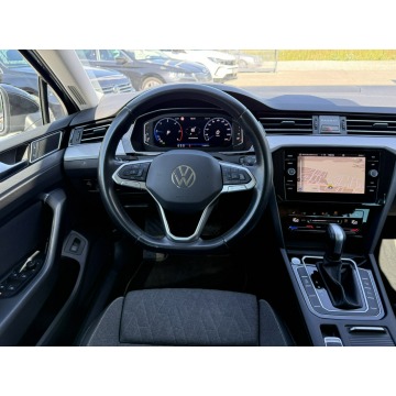 Volkswagen Passat  Kombi 2023,  2.0 diesel, automat - Na sprzedaż za 88 900 zł - Wrocław - zdjęcie 12