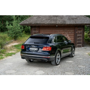 Bentley Bentayga  SUV 2017,  6.0 benzyna, automat - Na sprzedaż za 699 777 zł - Ropczyce - zdjęcie 4