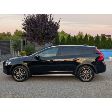 Volvo V60  Kombi 2017,  2.0 diesel, automat - Na sprzedaż za 59 900 zł - Radom - zdjęcie 3