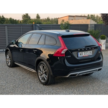 Volvo V60  Kombi 2017,  2.0 diesel, automat - Na sprzedaż za 59 900 zł - Radom - zdjęcie 5