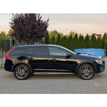 Volvo V60  Kombi 2017,  2.0 diesel, automat - Na sprzedaż za 59 900 zł - Radom - zdjęcie 9