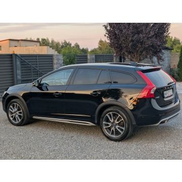 Volvo V60  Kombi 2017,  2.0 diesel, automat - Na sprzedaż za 59 900 zł - Radom - zdjęcie 4