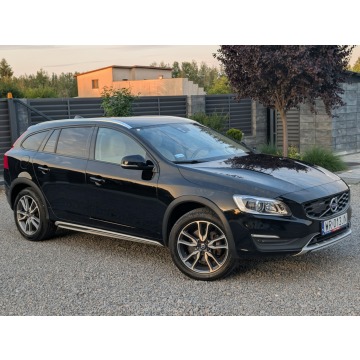 Volvo V60  Kombi 2017,  2.0 diesel, automat - Na sprzedaż za 59 900 zł - Radom - zdjęcie 10