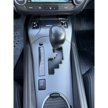 Toyota Avensis  Kombi 2017,  1.8 benzyna, automat - Na sprzedaż za 56 900 zł - Kotarwice - zdjęcie 12