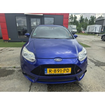 Ford Focus  Kombi 2013,  2.0 benzyna - Na sprzedaż za 39 900 zł - Kraków - zdjęcie 2