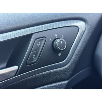 Volkswagen Golf  Hatchback 2018,  1.5 benzyna, automat - Na sprzedaż za 64 900 zł - Wrocław - zdjęcie 12