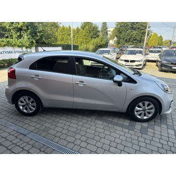 Kia Rio  Hatchback 2015,  1.2 benzyna - Na sprzedaż za 27 900 zł - Orzech - zdjęcie 5