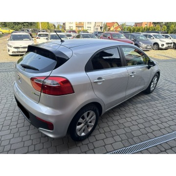 Kia Rio  Hatchback 2015,  1.2 benzyna - Na sprzedaż za 27 900 zł - Orzech - zdjęcie 6