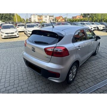 Kia Rio  Hatchback 2015,  1.2 benzyna - Na sprzedaż za 27 900 zł - Orzech - zdjęcie 7