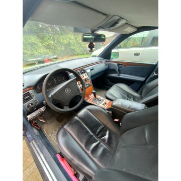 Mercedes - Benz E-klasa  Sedan/Limuzyna 1996,  2.2 diesel, automat - Na sprzedaż za 6 000,00 zł - Garwolin - zdjęcie 6