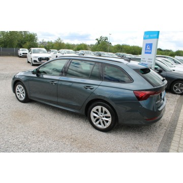 Skoda Octavia  Kombi 2020,  2.0 diesel, automat - Na sprzedaż za 69 900 zł - Warszawa - zdjęcie 9