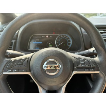 Nissan Leaf  Liftback 2020 elektryczny, automat - Na sprzedaż za 62 800 zł - Pęcice - zdjęcie 9