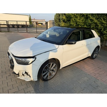 Audi A1  Hatchback 2019,  1.0 benzyna, automat - Na sprzedaż za 35 900 zł - Zielona Łąka - zdjęcie 4