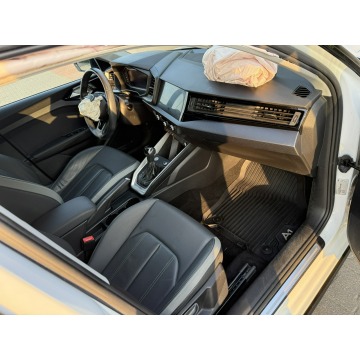 Audi A1  Hatchback 2019,  1.0 benzyna, automat - Na sprzedaż za 35 900 zł - Zielona Łąka - zdjęcie 9