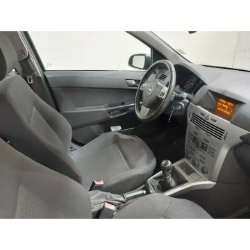 Opel Astra  Hatchback 2009,  1.6 benzyna - Na sprzedaż za 10 999 zł - Tychy - zdjęcie 3