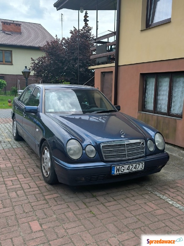 Mercedes - Benz E-klasa  Sedan/Limuzyna 1996,  2.2 diesel, automat - Na sprzedaż za 6 000,00 zł - Garwolin