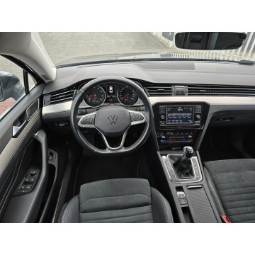 Volkswagen Passat  Sedan/Limuzyna 2022,  1.5 benzyna - Na sprzedaż za 72 900 zł - Nasiegniewo - zdjęcie 9