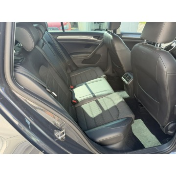 Volkswagen Golf  Kombi 2017,  2.0 diesel, automat - Na sprzedaż za 46 500 zł - Gdów - zdjęcie 11