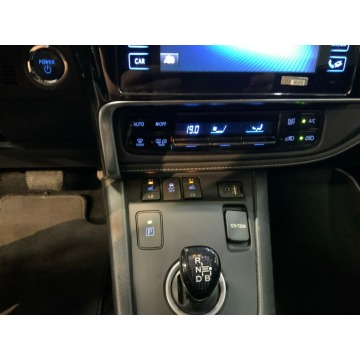 Toyota Auris  Kombi 2017,  1.8 hybryda, automat - Na sprzedaż za 54 000 zł - Sadlno - zdjęcie 9