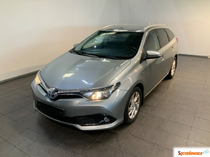 Toyota Auris  Kombi 2017,  1.8 hybryda, automat - Na sprzedaż za 54 000 zł - Sadlno
