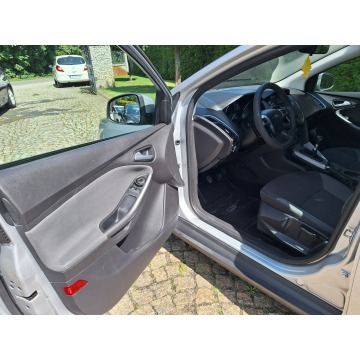 Ford Focus  Kombi 2014,  1.6 diesel - Na sprzedaż za 18 600 zł - Siewierz - zdjęcie 9