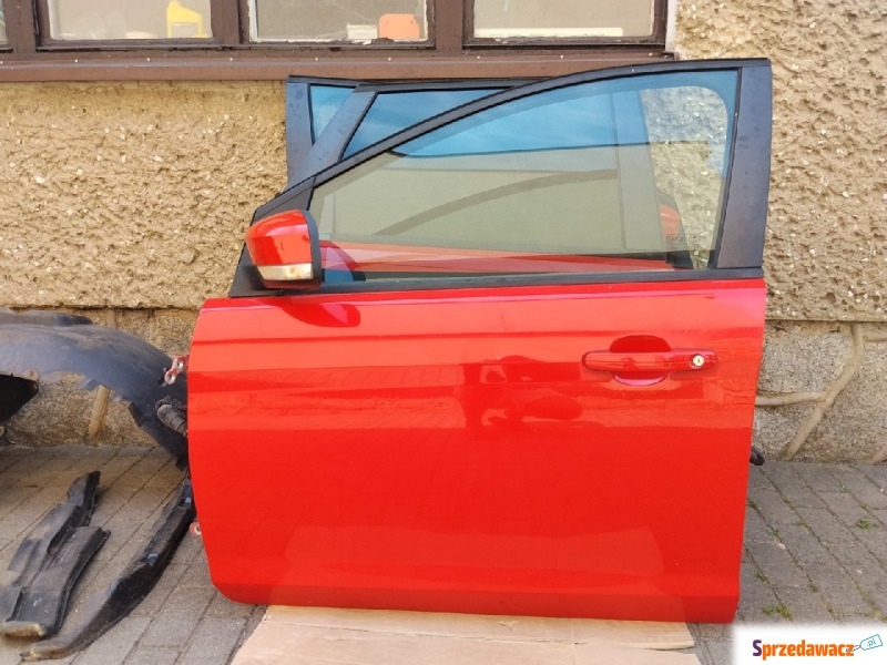 Drzwi lewe przód Ford Focus Mk2 lift kombi - Części blacharskie - Zbąszyń