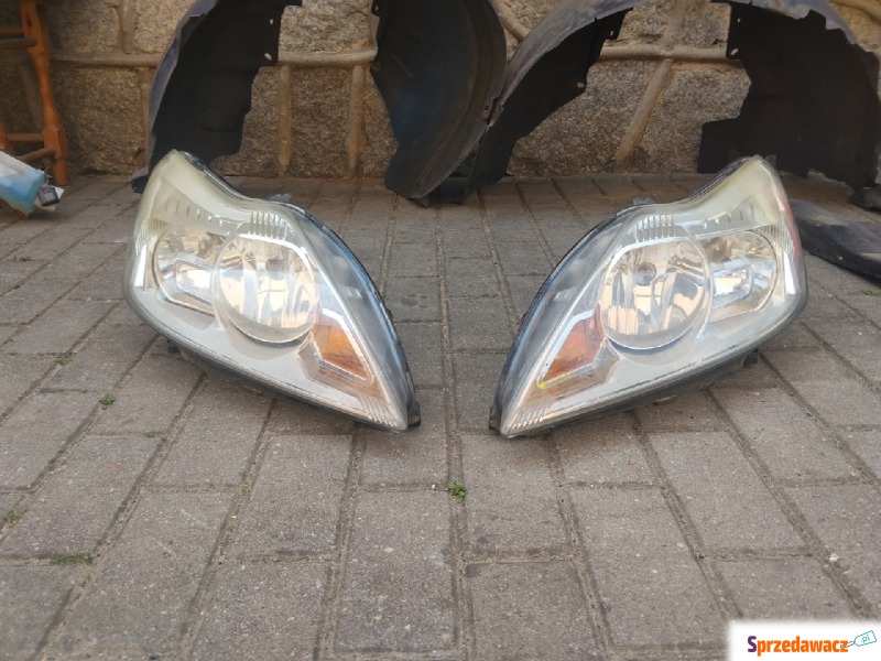 Lampy przednie Ford Focus Mk2 lift kombi stan... - Lampy przednie - Zbąszyń
