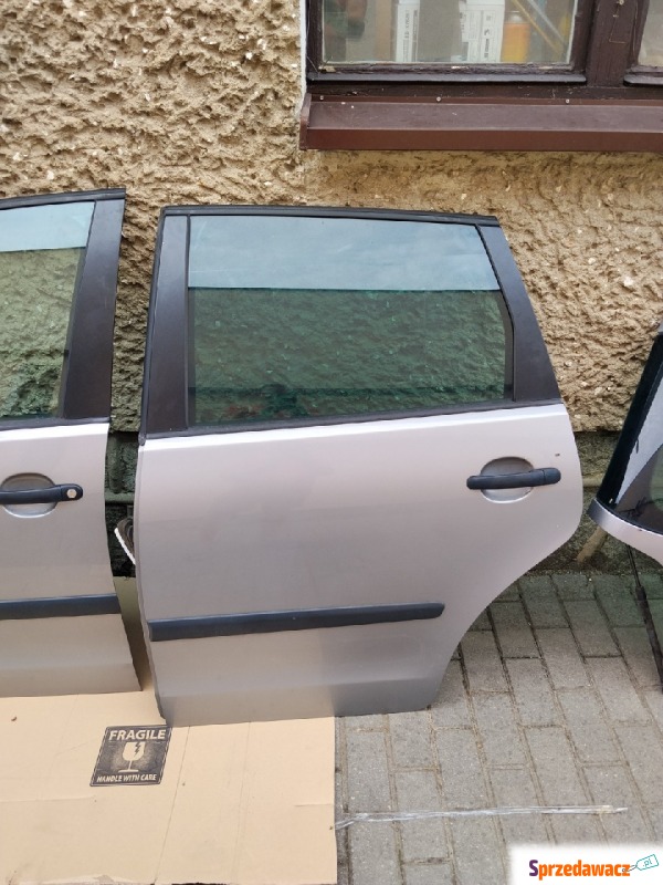 Drzwi lewe tył volkswagen polo 9n lift stan b... - Części blacharskie - Zbąszyń