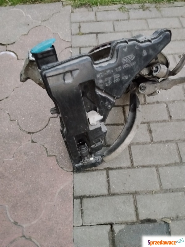 Zbiornik spryskiwaczy Audi a4 b9 przed lift AVANT - Pozostałe części - Zbąszyń