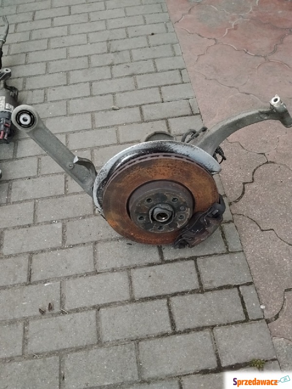 Zwrotnica prawa Audi a4 b9 przed lift AVANT - Zwrotnice - Zbąszyń