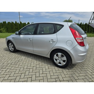 Hyundai i30  Hatchback 2010,  1.6 benzyna - Na sprzedaż za 14 900 zł - Kutno - zdjęcie 12