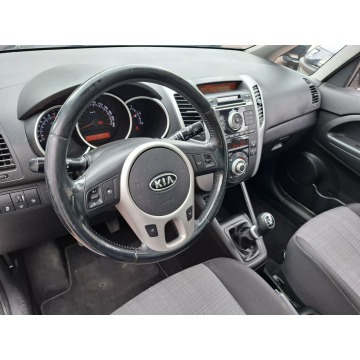 Kia Venga  Hatchback 2011,  1.4 benzyna - Na sprzedaż za 21 300 zł - Lublin - zdjęcie 10
