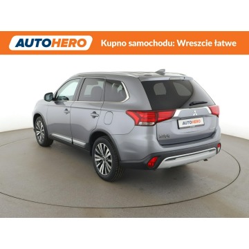 Mitsubishi Outlander  SUV 2018,  2.0 benzyna, automat - Na sprzedaż za 70 300 zł - Warszawa - zdjęcie 4