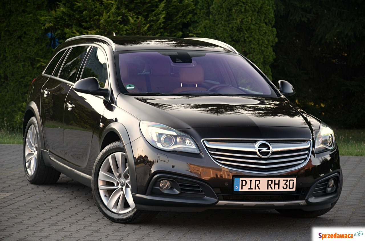 Opel Insignia Country Tourer -...