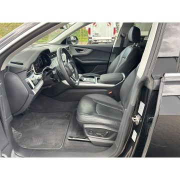 Audi Q8  SUV 2023,  3.0 diesel, automat - Na sprzedaż za 253 800 zł - Jawczyce - zdjęcie 10